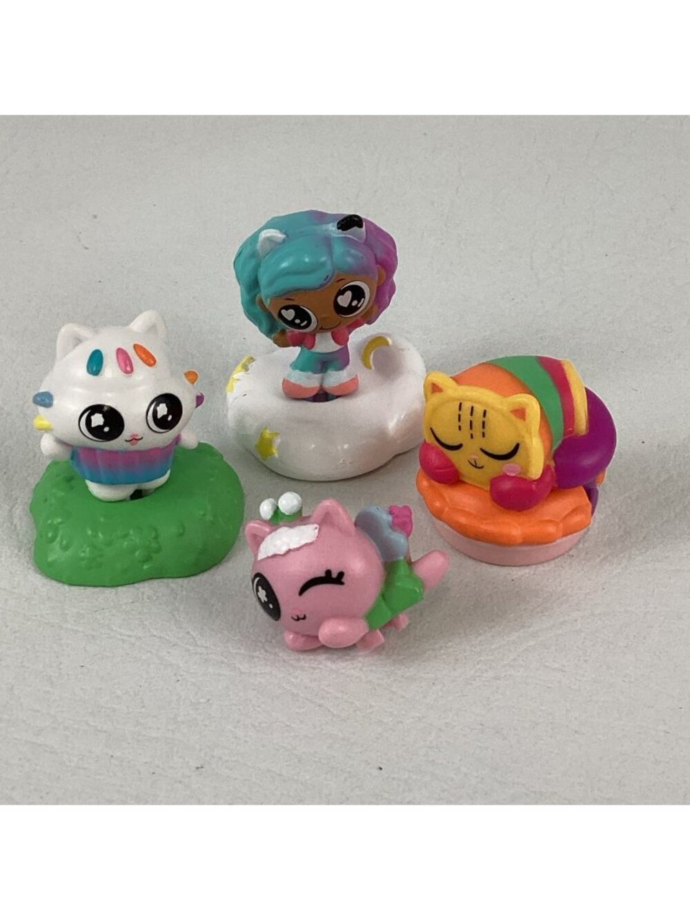 Gabby's Dollhouse Meow-Mazing Surprise Capsule Mini Figures Cakey Cat Bundle Lot